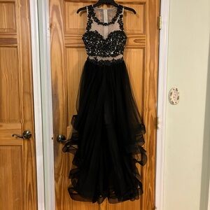 STUNNING! Lightly used Say Yes to the Prom juniors formal dress